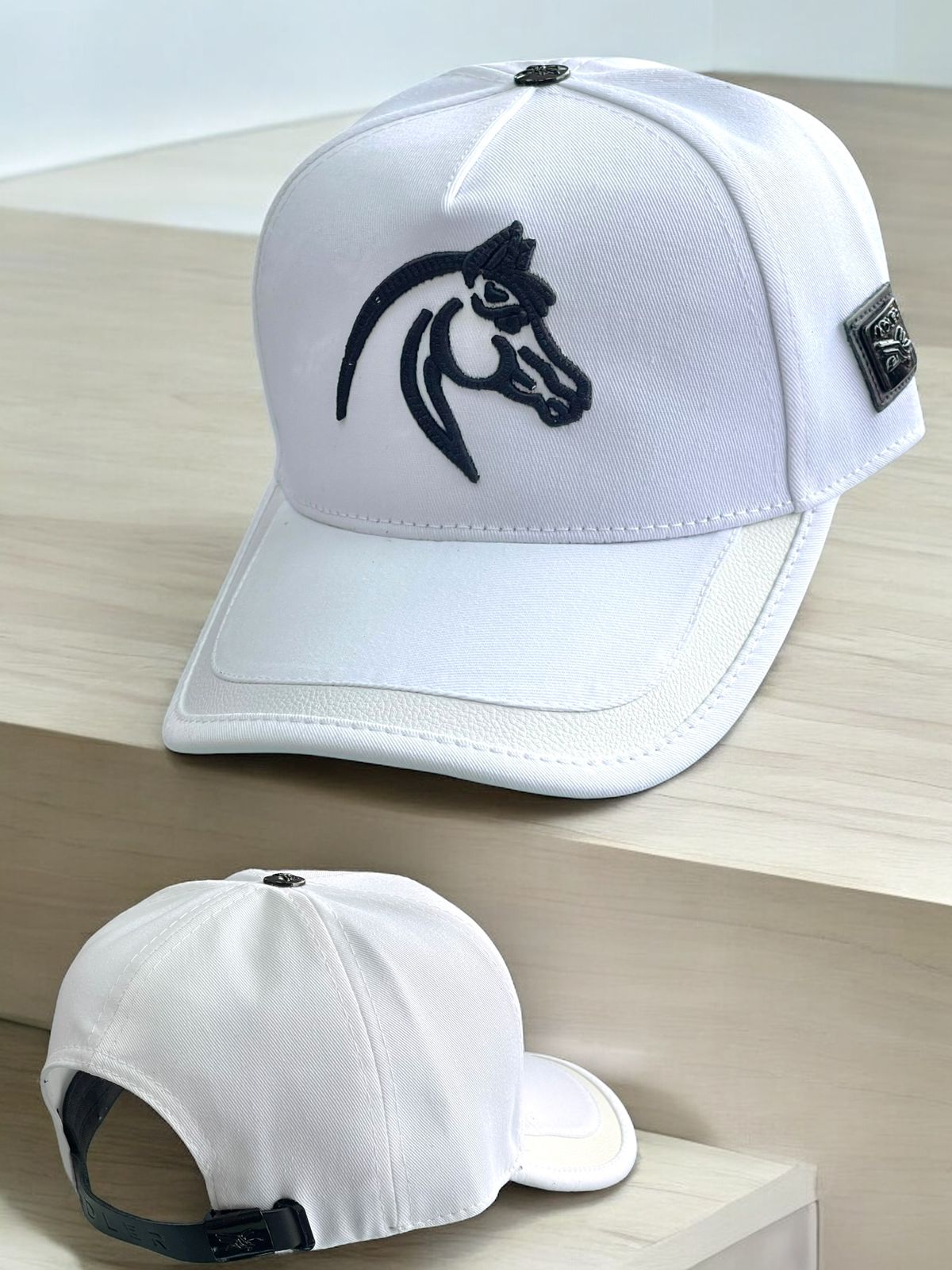 Gorras Equinas bordada